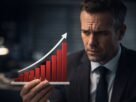 Executivo segurando gráfico ascendente com expressão de tensão em ambiente corporativo